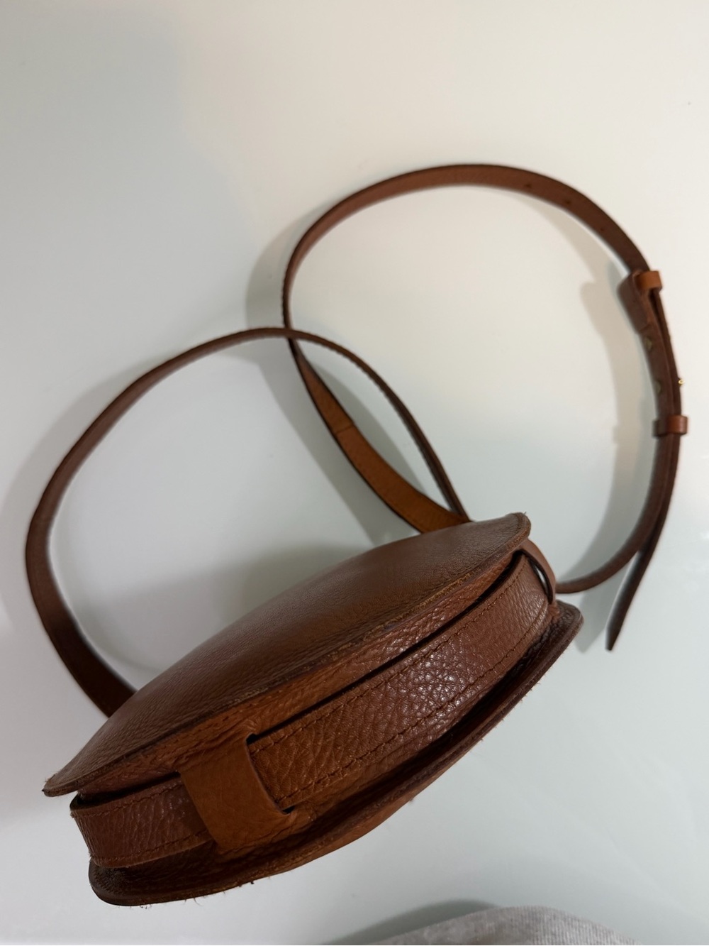 Madewell Round Crossbody Bag in Cognac Brown - Picture 8 of 10